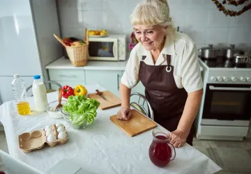 Domácí hospodaření a šetrné využití potravin se vrací do českých kuchyní.