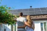 (Nejen) manželské páry mohou výrazně snížit výdaje díky bydlení v ekologickém domě