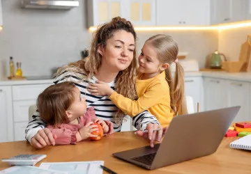 Zkrácené úvazky využívají v Česku především rodiče malých dětí, pro které je návrat do práce na plný úvazek časově nereálný.