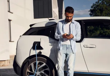 Elektromobily mohou být namísto noční můry pomocnou rukou pro energetiku