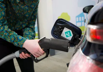 Čerpání vodíku do nádrže automobilu