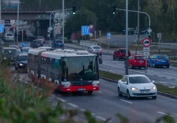 Praha možná od příštího roku zvýší cenu jízdného v MHD. Praha možná od příštího roku zvýší cenu jízdného v MHD.