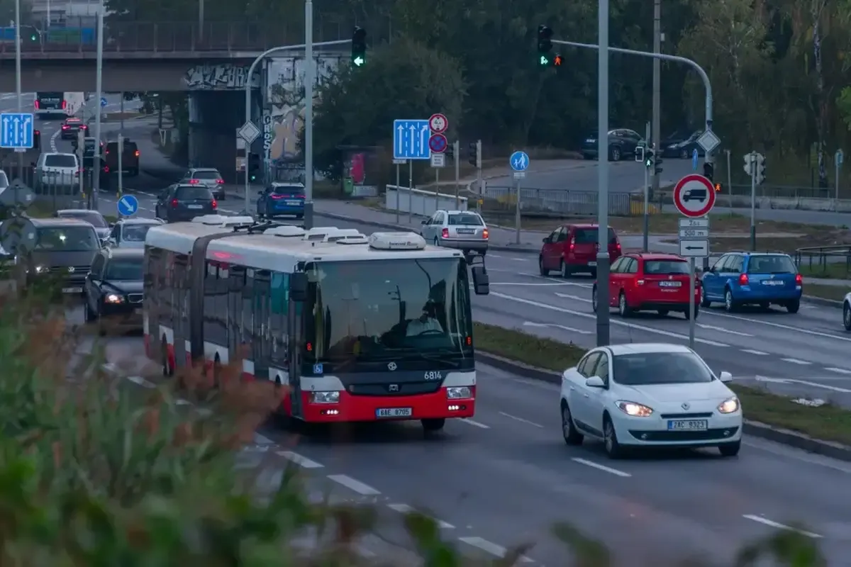 Praha možná od příštího roku zvýší cenu jízdného v MHD. Praha možná od příštího roku zvýší cenu jízdného v MHD.