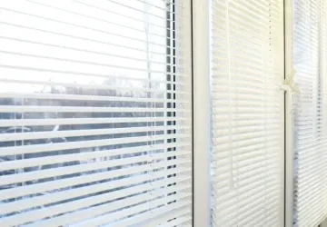 Na nastavení žaluzií v topné sezoně záleží víc, než se zdá