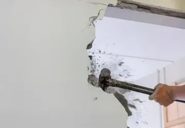 Zrušit zeď a spojit si dva byty do jednoho není jen tak.