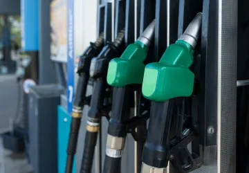Bude zákaz spalovacích motorů ve Velké Británii ještě dříve než v EU?