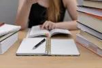 Mají děti hned po maturitě přispívat rodičům na nájem?