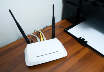 Některé moderní budovy s kovovými konstrukcemi mohou výrazně tlumit mobilní signál.