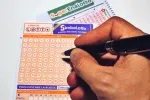 Žena omylem vyhodila do popelnice výherní los na 24 milionů korun Žena omylem vyhodila do popelnice výherní los na 24 milionů korun