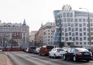 Říjen bývá v Praze obecně měsícem s velmi silným automobilovým provozem. Říjen bývá v Praze obecně měsícem s velmi silným automobilovým provozem.