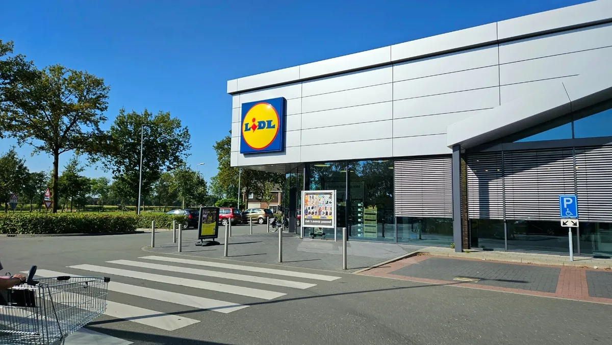 Lidl rekonstruuje své prodejny a zkouší novou cenovou strategii. Lidl rekonstruuje své prodejny a zkouší novou cenovou strategii.