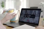 Trápí vás pomalý internet v domácnosti? Zkontrolujte si, kdo je k Wi-Fi připojen.