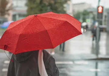 První polovina října přinesla nadprůměrné teploty, koncem týdne však Česko zasáhne prudké ochlazení s deštěm a mrazivými rány.