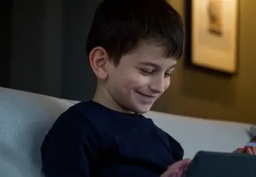 Platební kartu dětem od 8 let? Mnohé banky v Česku souhlasí Platební kartu dětem od 8 let? Mnohé banky v Česku souhlasí