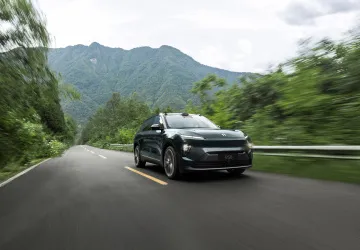 NIO ES8