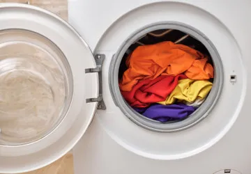 Má se sušička otevírat hned po skončení programu, nebo až po vychladnutí? 