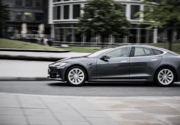 Elektromobil Tesla