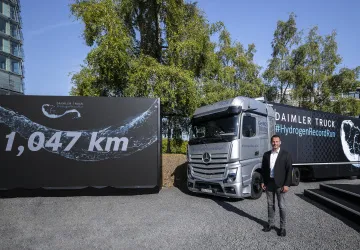 Tisíc kilometrů bez emisí, Mercedes se pochlubil rekordem vodíkového kamionu