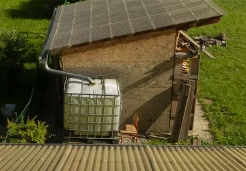 Za zachytávání dešťové vody mohou lidé získat peníze i od radnice.