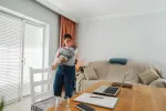 Maminky po rodičovské mohou před návratem do práce získat od státu 50 000 Kč