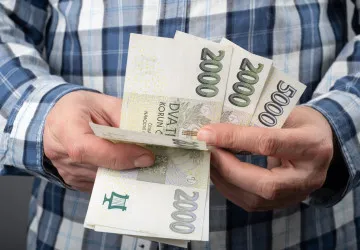 Senioři dostanou peníze zpět, protože vláda chystá odškodnění za penzijní spoření