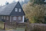 Opuštěné rekreační objekty v zimě čelí mrazu, těžkému sněhu i zvýšenému riziku vloupání či vandalismu.