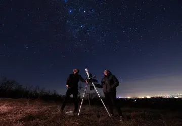 Odkud a jak pozorovat dvojitý meteorický roj na víkendové noční obloze Odkud a jak pozorovat dvojitý meteorický roj na víkendové noční obloze