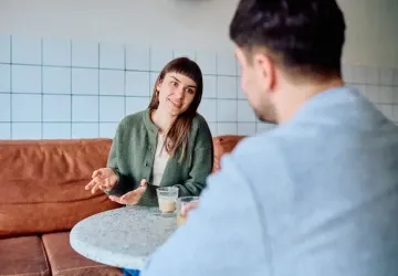 Muži stále častěji odmítají tradiční rozdělení rolí ve vztahu. 