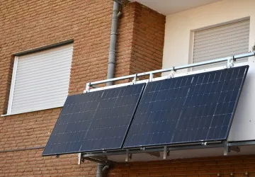 Balkonové solární elektrárny jsou hitem. Balkonové solární elektrárny jsou hitem.
