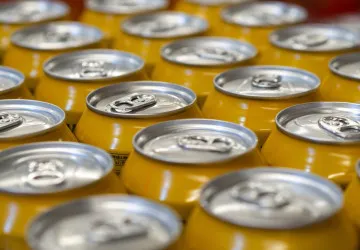 Chlapec díky recyklaci plechovek vydělal téměř půl milionu korun Chlapec díky recyklaci plechovek vydělal téměř půl milionu korun