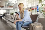 Veřejné Wi-Fi sítě na letištích nebo v kavárnách působí pohodlně, ale mohou skrývat nečekaná rizika.