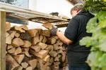 Objednávat dřevo na podzim je nesmysl – horší může být cena i kvalita.
