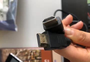Tohle jsou jasné důvody, proč byste si na dovolenou vždy měli zabalit jeden HDMI kabel do televize Tohle jsou jasné důvody, proč byste si na dovolenou vždy měli zabalit jeden HDMI kabel do televize