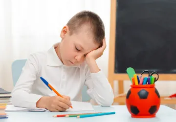 Nástup do první třídy je pro řadu šestiletých dětí obrovskou psychickou zátěží a přináší velkou nejistotu. Nástup do první třídy je pro řadu šestiletých dětí obrovskou psychickou zátěží a přináší velkou nejistotu.