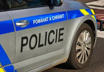 Když policie spatří malé dítě o samotě, může zasáhnout