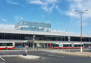 Na pražské letiště se vrací největší osobní dopravní letadlo světa Na pražské letiště se vrací největší osobní dopravní letadlo světa