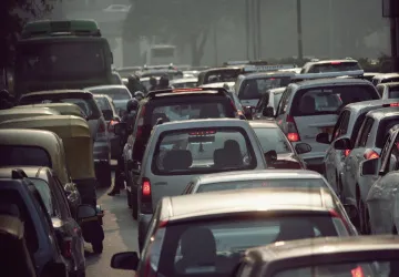 Smog kvůli silné indické dopravě