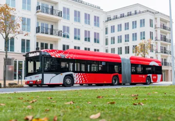 Kloubový elektrický autobus Solaris Urbino 18
