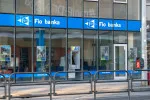Fio banka dnes v noci na 30 minut omezí své služby.