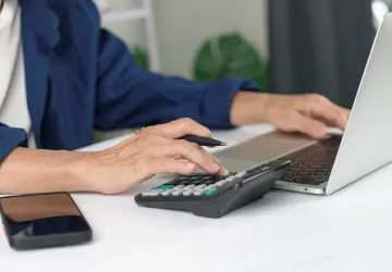 Důchodci by se teoreticky mohli dočkat vyšší valorizace.