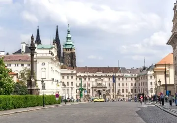 Na Pražském hradě nabízejí práci za 70 tisíc měsíčně