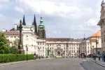 Na Pražském hradě nabízejí práci za 70 tisíc měsíčně