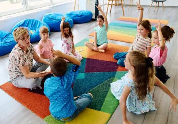 Vláda chce opět umožnit odložené odklady dětí