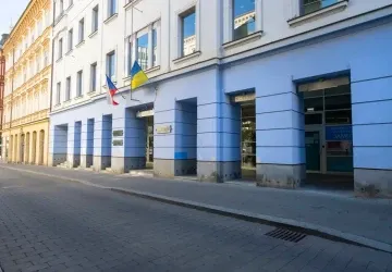 Někteří studenti VŠ si budou muset za studium připlatit. 