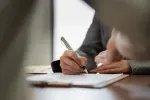 Jen jeden typ elektronického podpisu má stejnou právní váhu jako vlastnoruční podpis. Jen jeden typ elektronického podpisu má stejnou právní váhu jako vlastnoruční podpis.