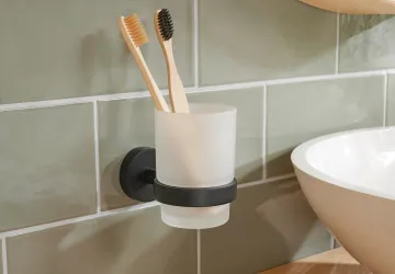 Nechávání kartáčku u umyvadla nemusí být dobrý nápad.