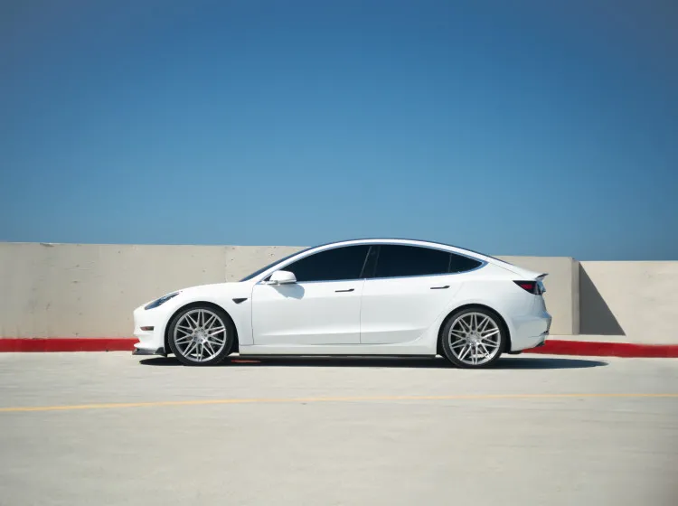 Elektromobil Tesla