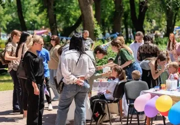 Zábavu, výzdobu i program dnešní dětské oslavy často zajišťuje hned několik placených dodavatelů najednou