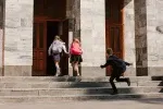 Školáky už brzy čeká návrat do školních lavic.