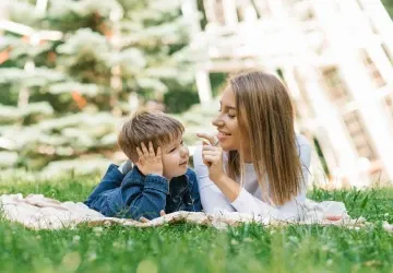 Podle mnohých odborníků je v Česku kariérní pauza kvůli péči o dítě zbytečně dlouhá. Podle mnohých odborníků je v Česku kariérní pauza kvůli péči o dítě zbytečně dlouhá.
